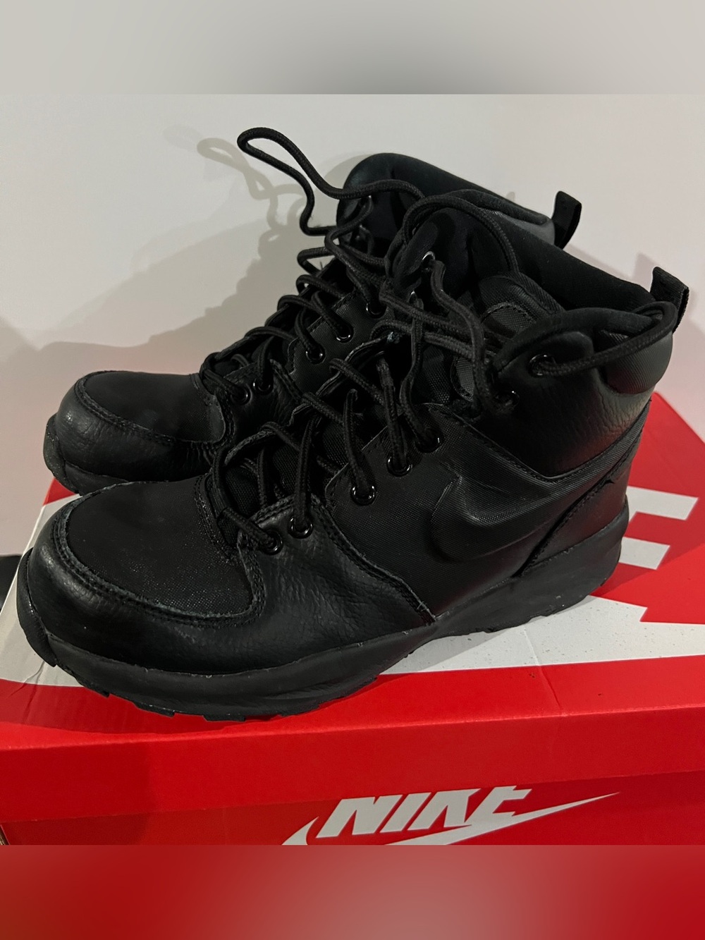 Nike Youth 6.5Y Manoa Black Boots